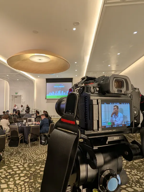 Camera monitor framing a speaker in a conference room