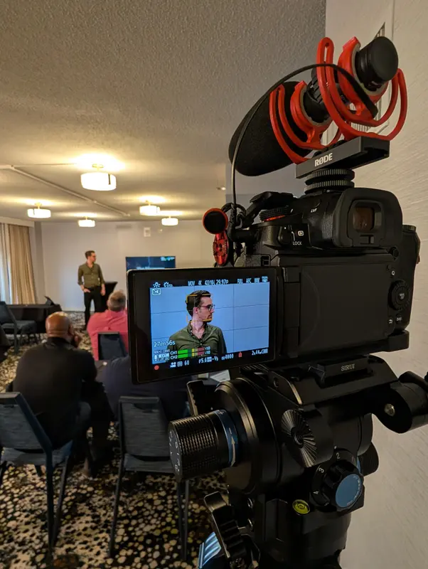 Camera monitor framing a speaker presenting in a meeting room